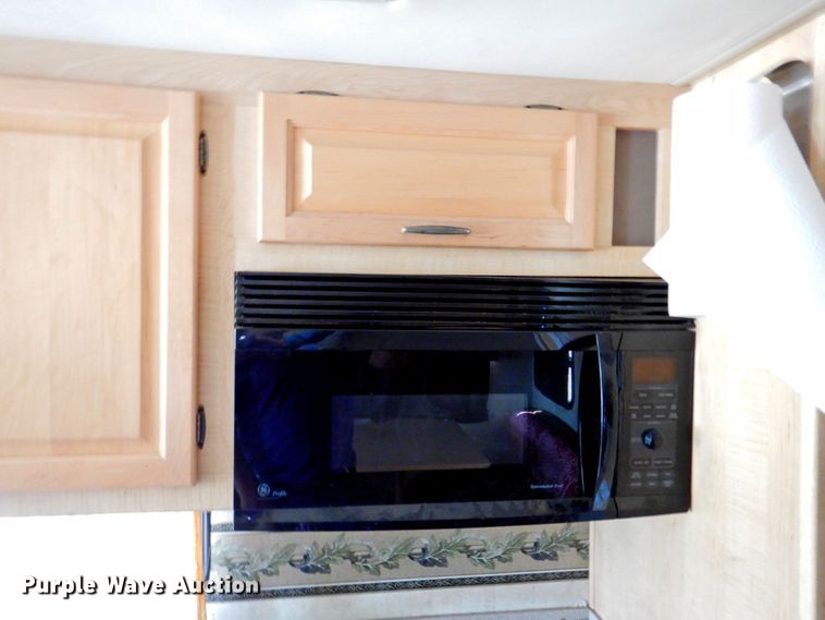 image for item DP4705 2005 Fleetwood Bounder  RV