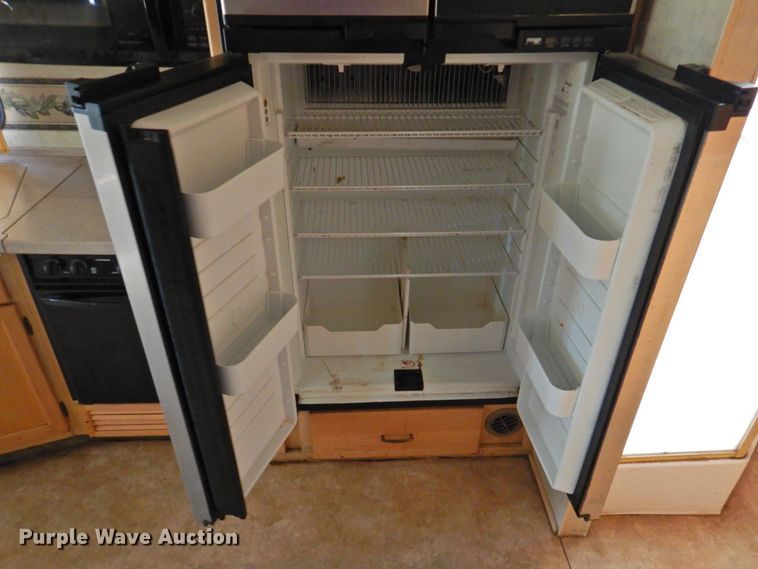 image for item DP4705 2005 Fleetwood Bounder  RV