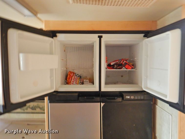 image for item DP4705 2005 Fleetwood Bounder  RV