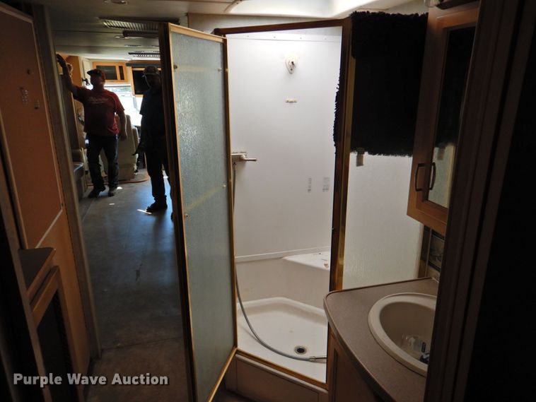 image for item DP4705 2005 Fleetwood Bounder  RV