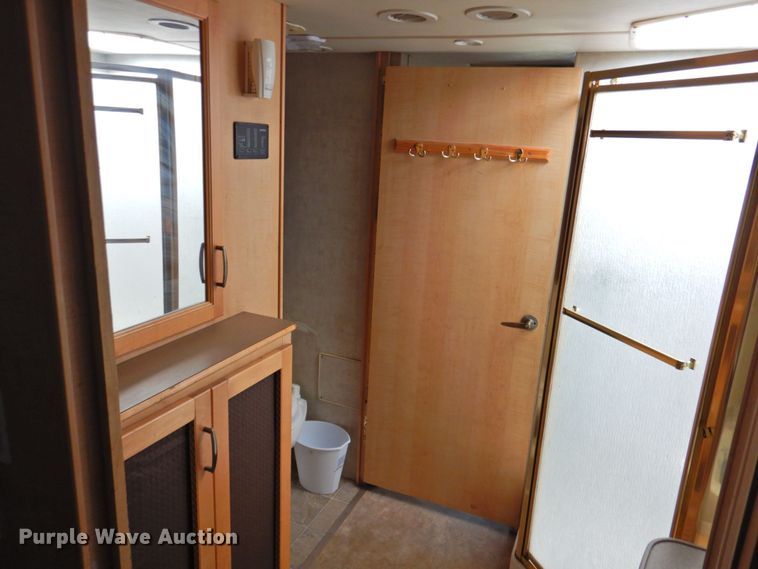 image for item DP4705 2005 Fleetwood Bounder  RV