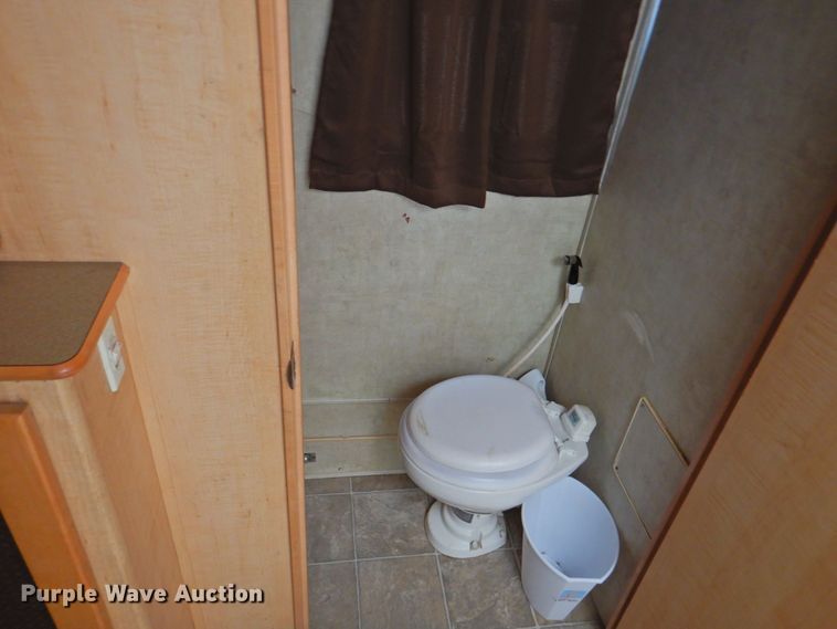 image for item DP4705 2005 Fleetwood Bounder  RV