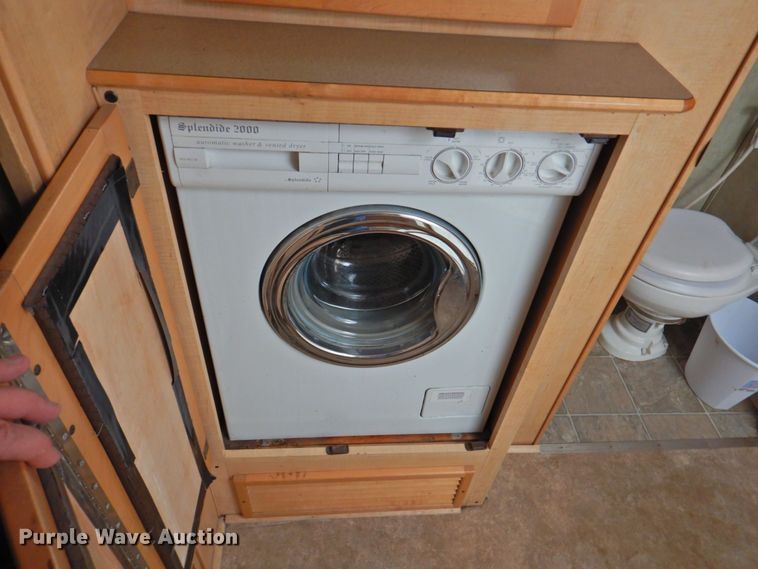 image for item DP4705 2005 Fleetwood Bounder  RV