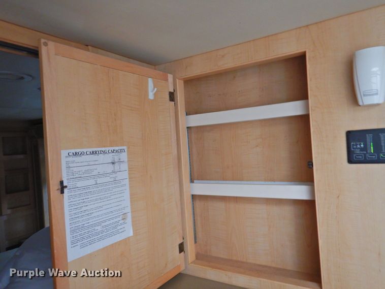 image for item DP4705 2005 Fleetwood Bounder  RV