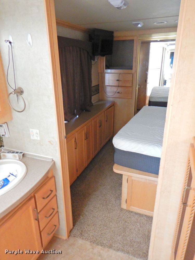 image for item DP4705 2005 Fleetwood Bounder  RV