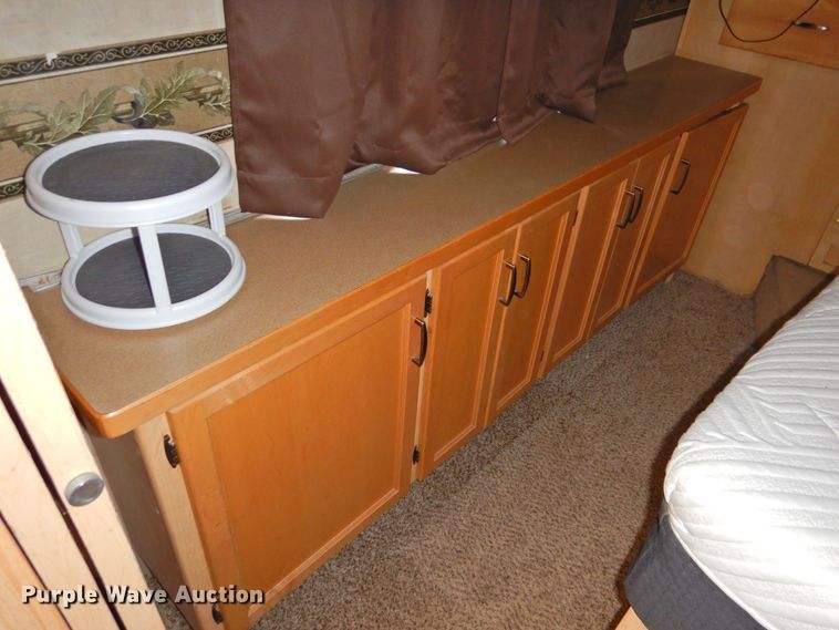 image for item DP4705 2005 Fleetwood Bounder  RV