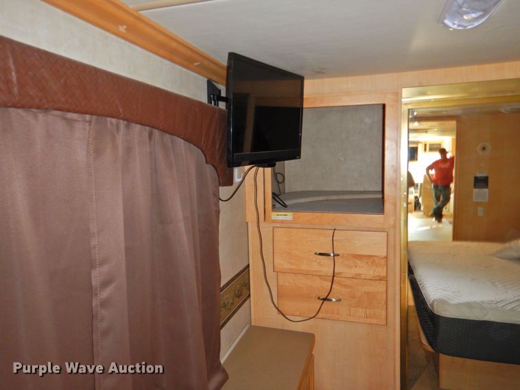 image for item DP4705 2005 Fleetwood Bounder  RV