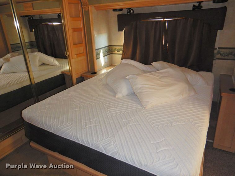 image for item DP4705 2005 Fleetwood Bounder  RV