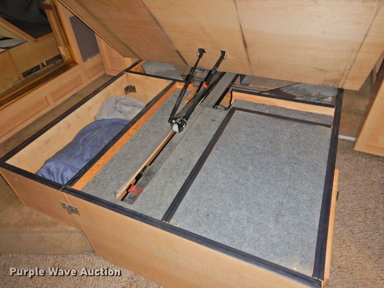 image for item DP4705 2005 Fleetwood Bounder  RV