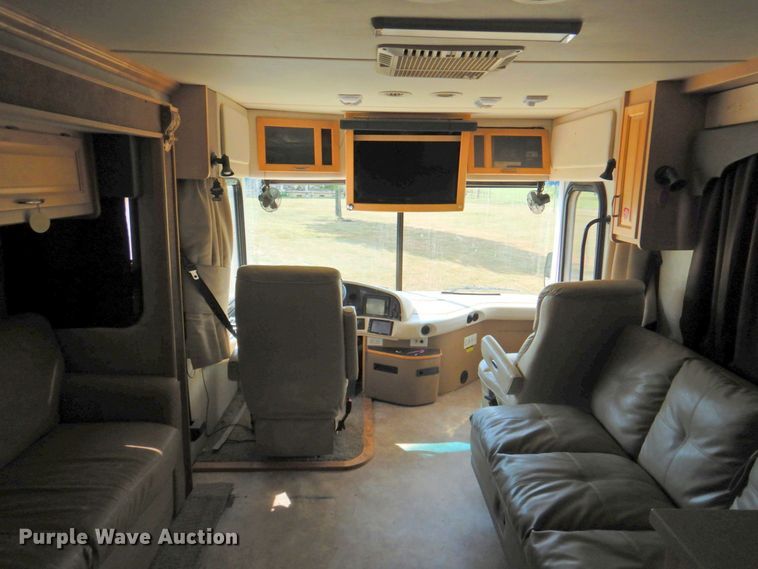 image for item DP4705 2005 Fleetwood Bounder  RV