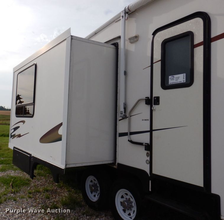 image for item DP5576 2000 Nuwa 31 FKTG Hitchhiker II  camper