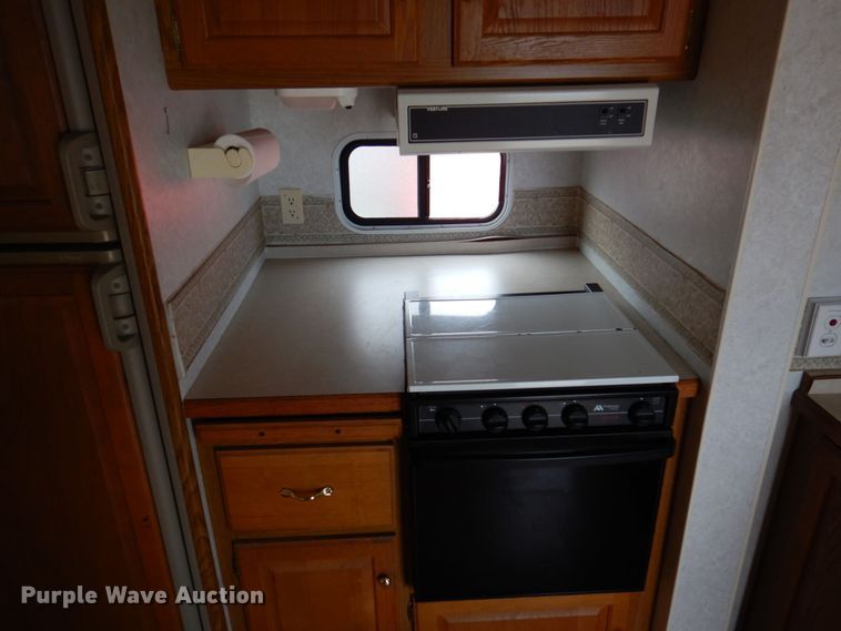 image for item DP5576 2000 Nuwa 31 FKTG Hitchhiker II  camper