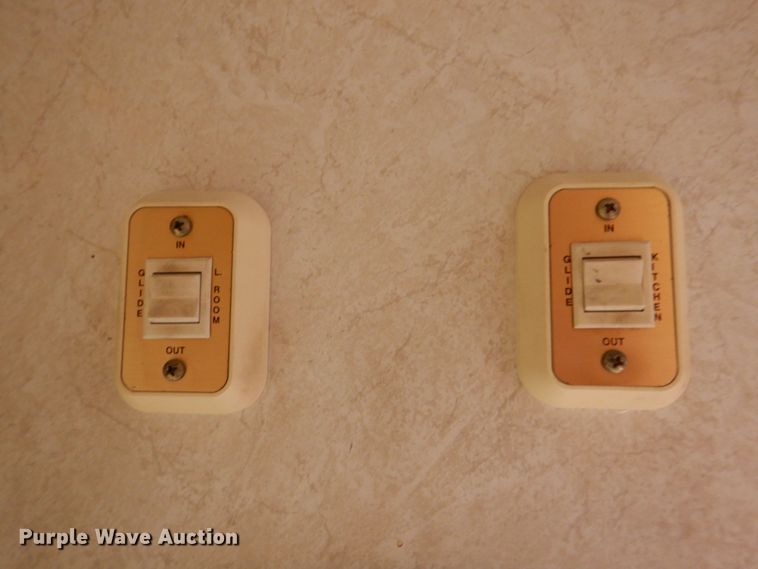 image for item DP5576 2000 Nuwa 31 FKTG Hitchhiker II  camper