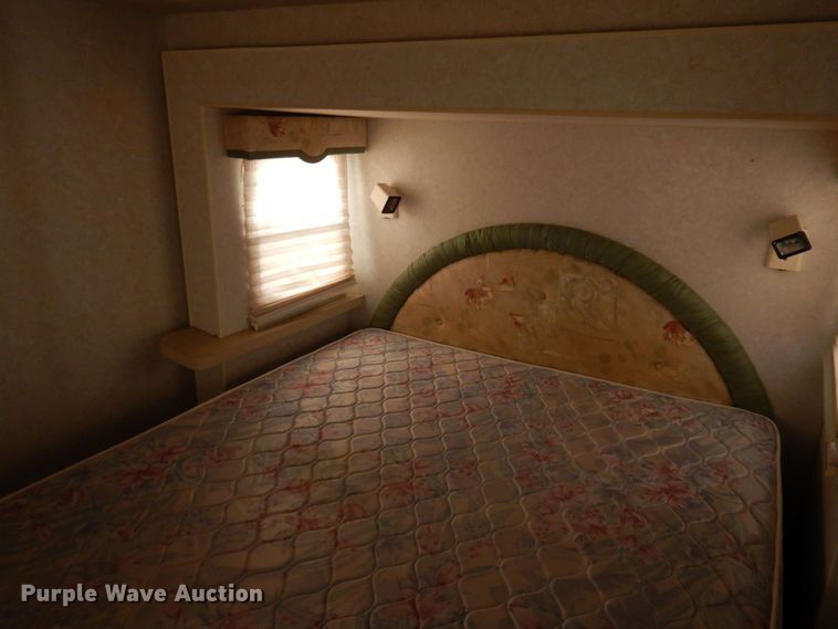 image for item DP5576 2000 Nuwa 31 FKTG Hitchhiker II  camper