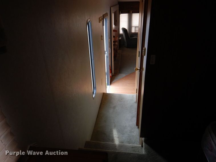 image for item DP5576 2000 Nuwa 31 FKTG Hitchhiker II  camper