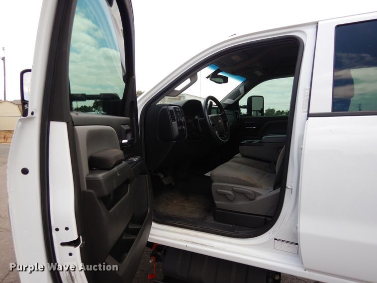 image for item DR1269 2019 Chevrolet Silverado 5500  flatbed truck