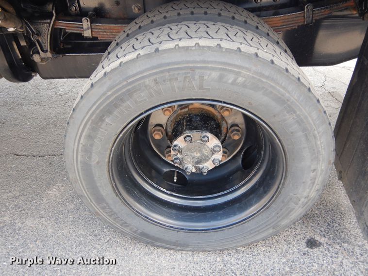 image for item DR1269 2019 Chevrolet Silverado 5500  flatbed truck