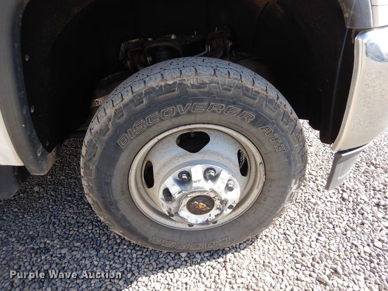 image for item DR1276 2017 GMC Sierra 3500HD  service bed pickup truck