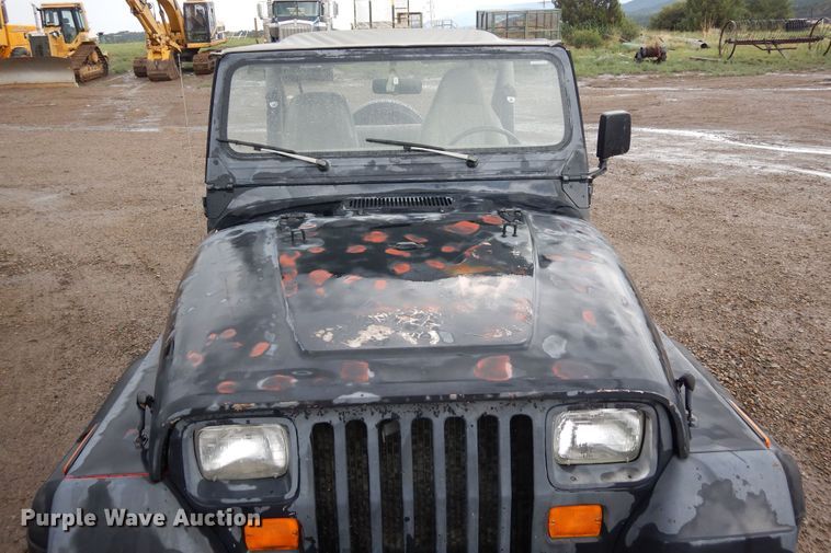 image for item DR1290 1989 Jeep Wrangler  SUV