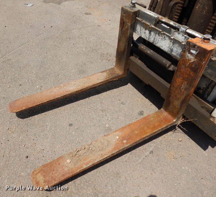 image for item DR1314 Hyster 40  forklift