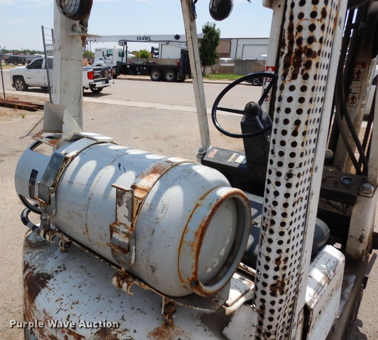 image for item DR1314 Hyster 40  forklift