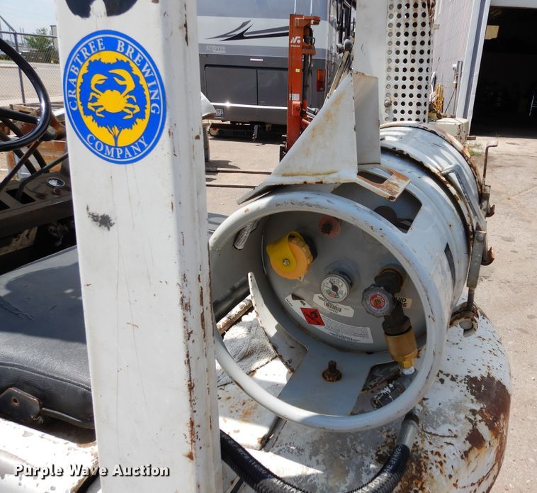 image for item DR1314 Hyster 40  forklift