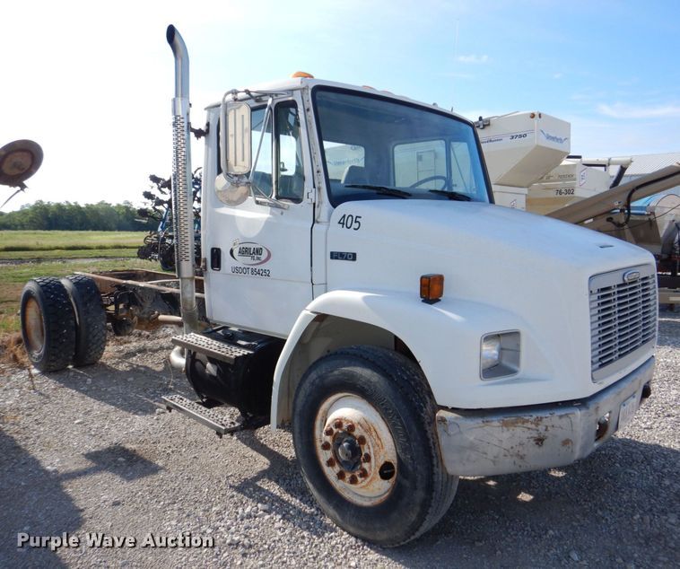 image for item DS8129 1999 Freightliner FL70  truck cab and chassis