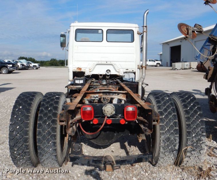 image for item DS8129 1999 Freightliner FL70  truck cab and chassis