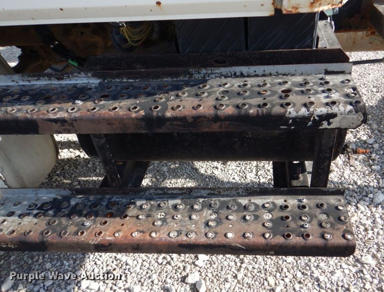 image for item DS8129 1999 Freightliner FL70  truck cab and chassis