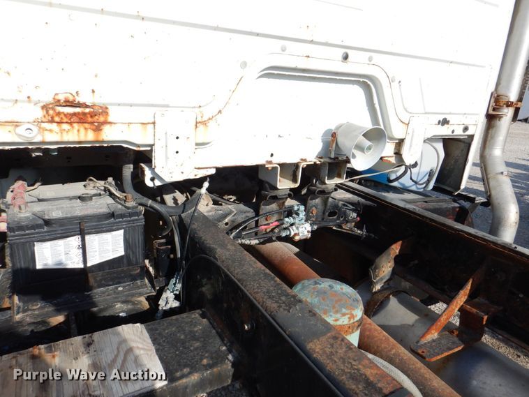 image for item DS8129 1999 Freightliner FL70  truck cab and chassis
