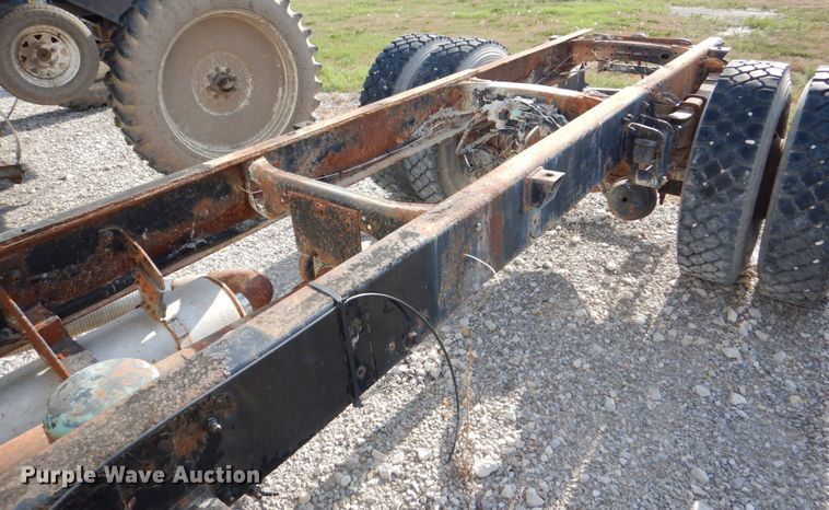 image for item DS8129 1999 Freightliner FL70  truck cab and chassis