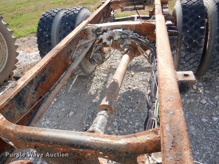 image for item DS8129 1999 Freightliner FL70  truck cab and chassis