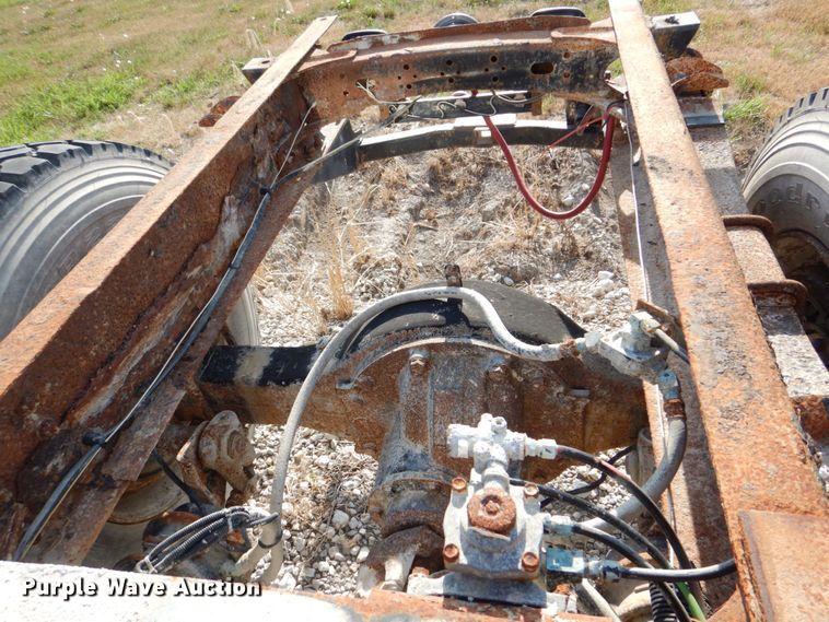 image for item DS8129 1999 Freightliner FL70  truck cab and chassis