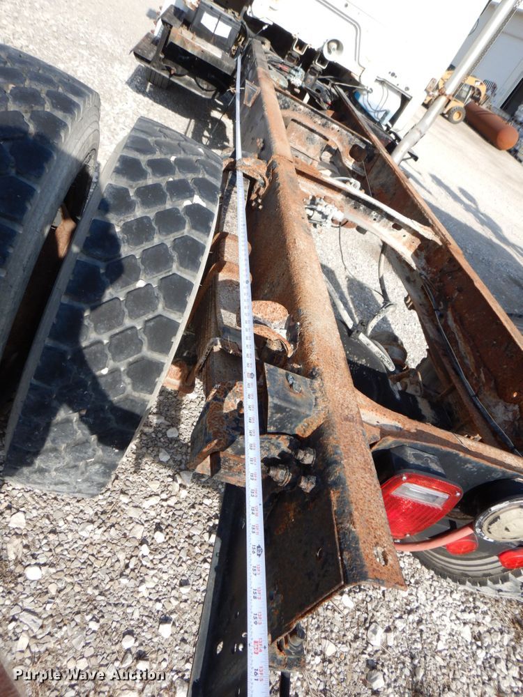 image for item DS8129 1999 Freightliner FL70  truck cab and chassis