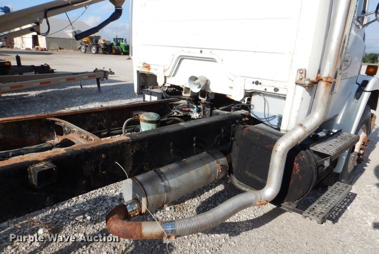 image for item DS8129 1999 Freightliner FL70  truck cab and chassis