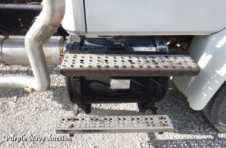 image for item DS8129 1999 Freightliner FL70  truck cab and chassis