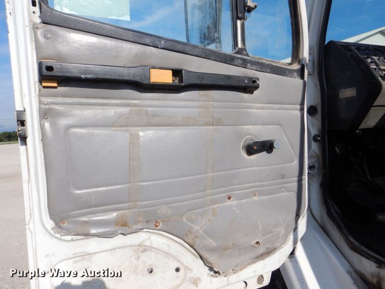 image for item DS8129 1999 Freightliner FL70  truck cab and chassis