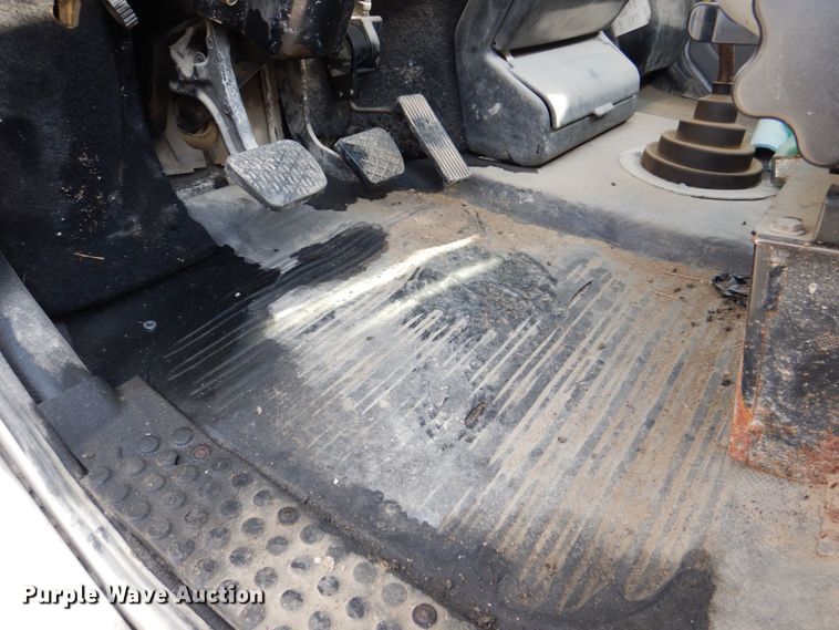 image for item DS8129 1999 Freightliner FL70  truck cab and chassis