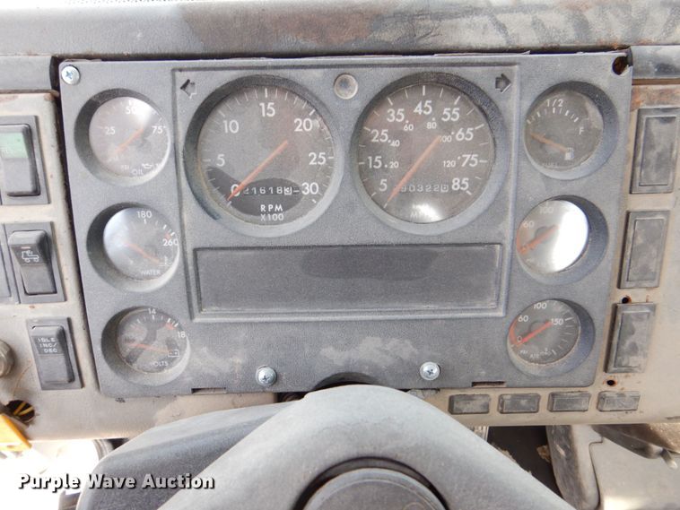 image for item DS8129 1999 Freightliner FL70  truck cab and chassis