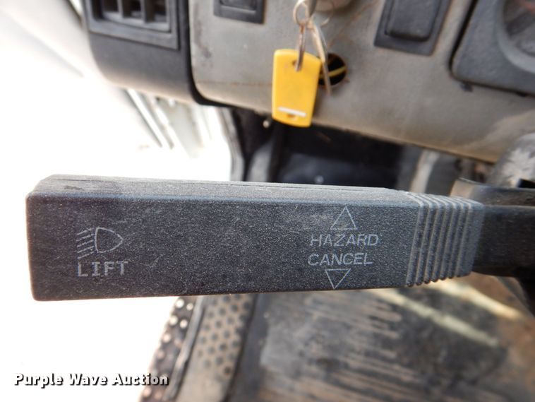 image for item DS8129 1999 Freightliner FL70  truck cab and chassis