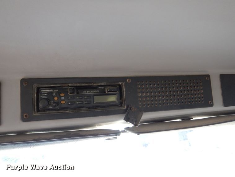 image for item DS8129 1999 Freightliner FL70  truck cab and chassis