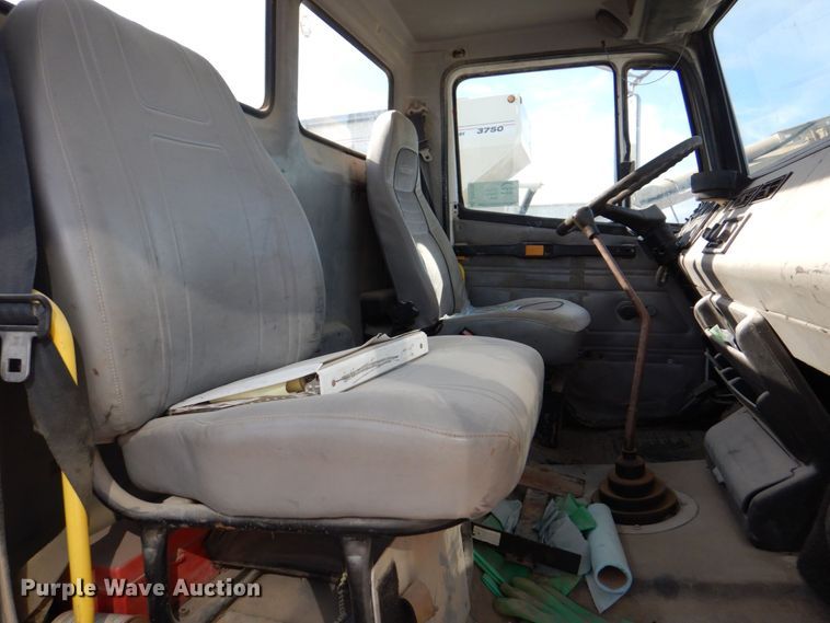 image for item DS8129 1999 Freightliner FL70  truck cab and chassis