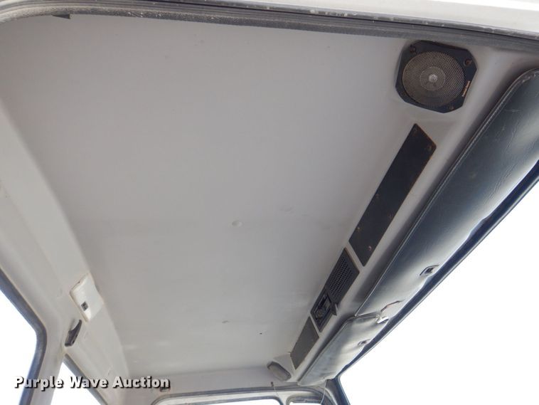 image for item DS8129 1999 Freightliner FL70  truck cab and chassis