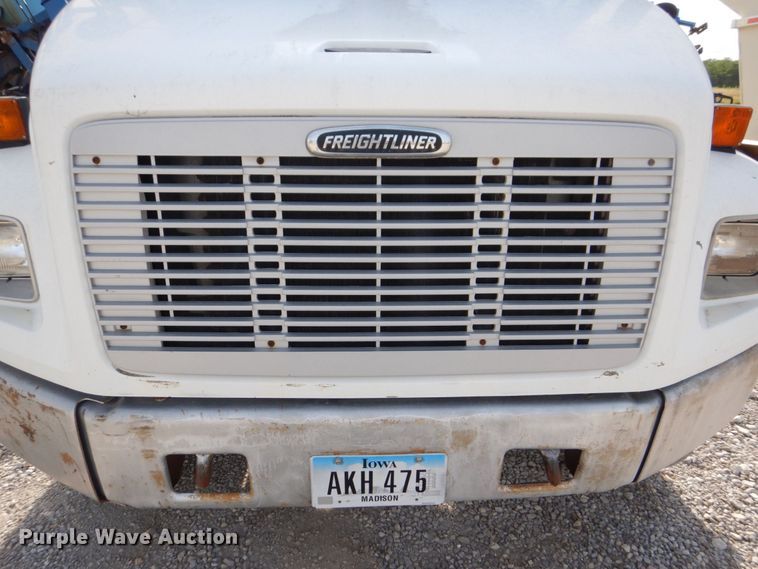 image for item DS8129 1999 Freightliner FL70  truck cab and chassis