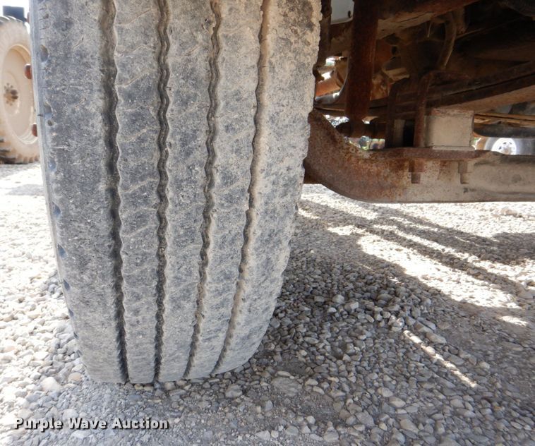 image for item DS8129 1999 Freightliner FL70  truck cab and chassis