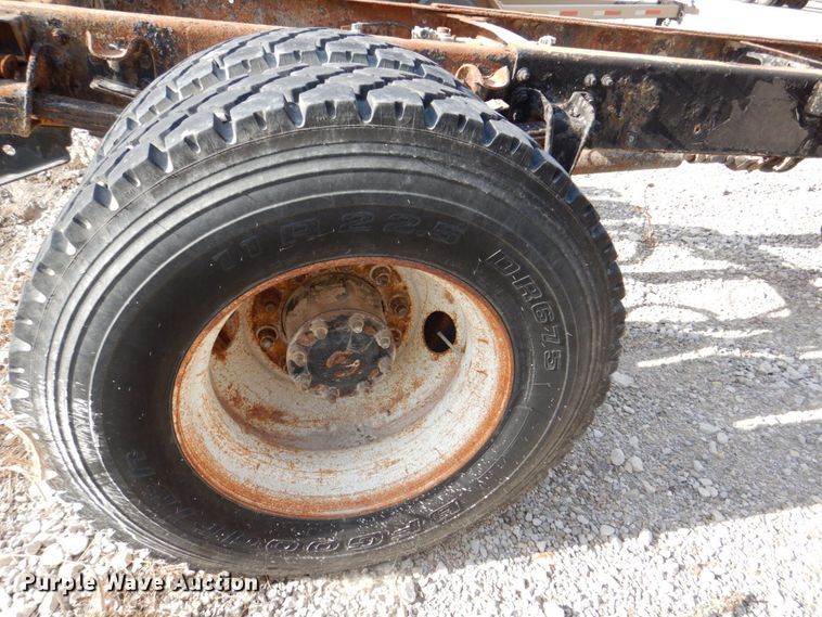 image for item DS8129 1999 Freightliner FL70  truck cab and chassis