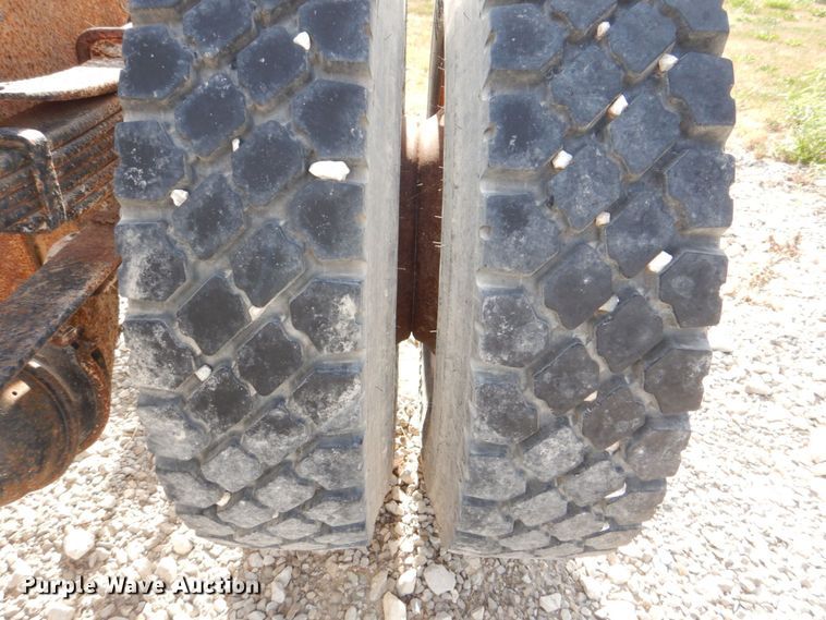 image for item DS8129 1999 Freightliner FL70  truck cab and chassis