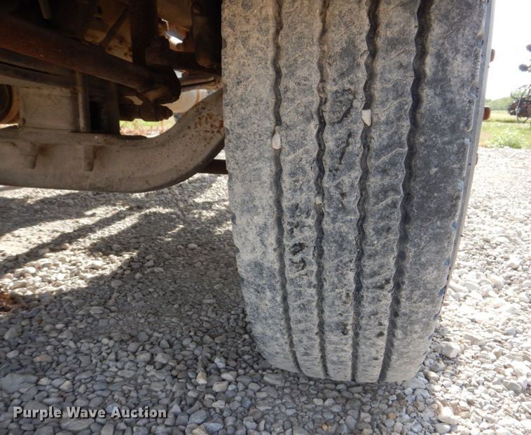 image for item DS8129 1999 Freightliner FL70  truck cab and chassis