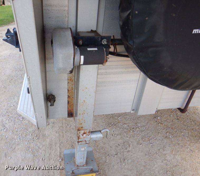 image for item DS8145 2005 Kiefer Built Genesis X-380  livestock trailer