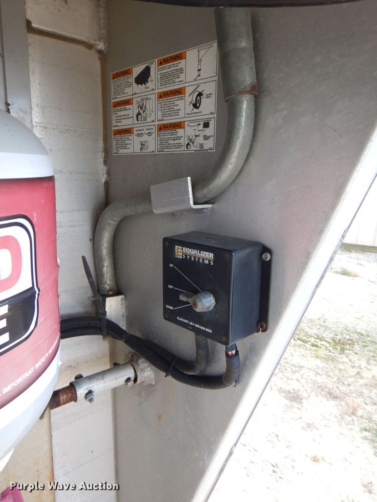 image for item DS8145 2005 Kiefer Built Genesis X-380  livestock trailer